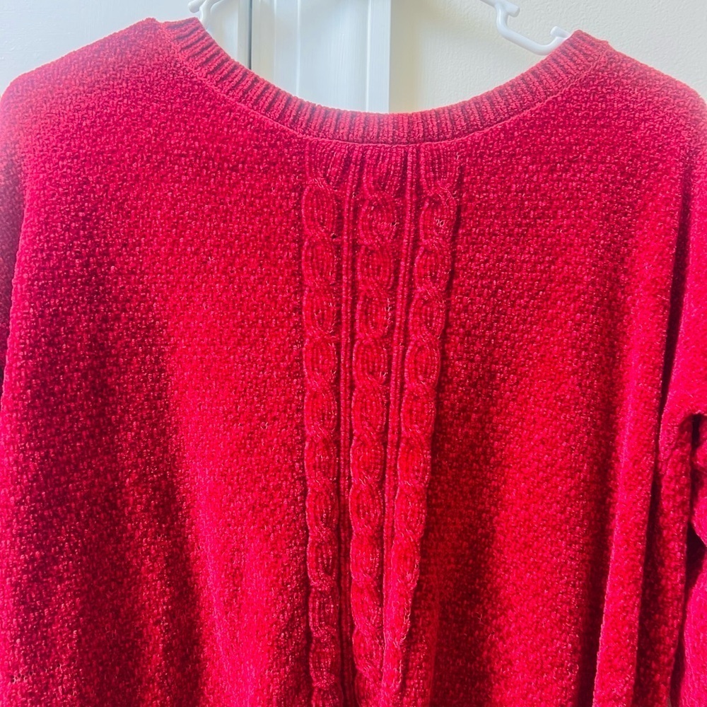 Chic Red Women's Crew Neck Sweater - Picture 2 of 4